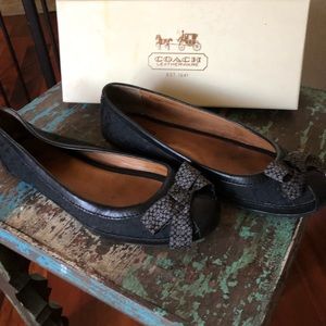 Black coach flats with Bow